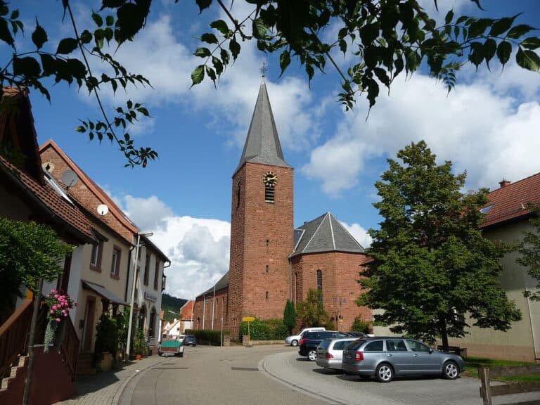 1280px Bruder Konrad Kirche Esthal 04 768x576