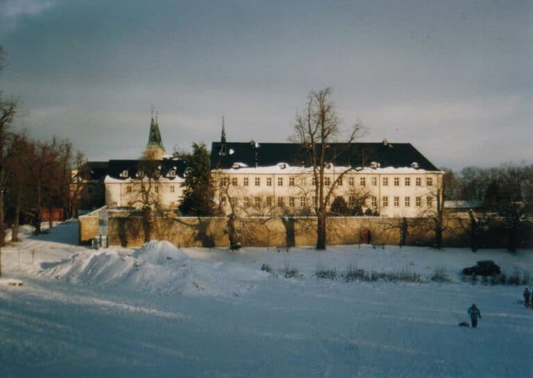 1280px Huysburg im Winter 768x545