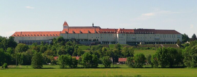 1280px Kloster Mallersdorf 768x301