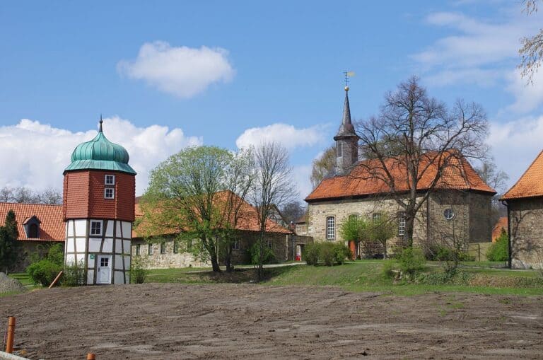 1280px Kloster Marienrode Klosterhof 768x509