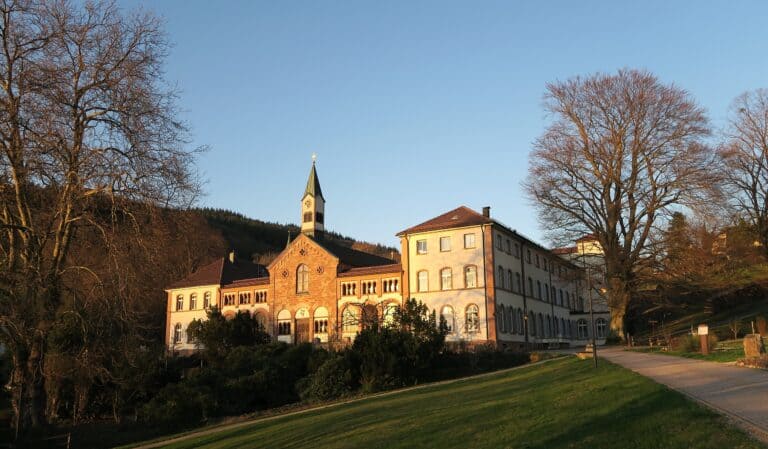 2560px 2017 03 27 Kloster Neusatz Mutterhaus 768x449