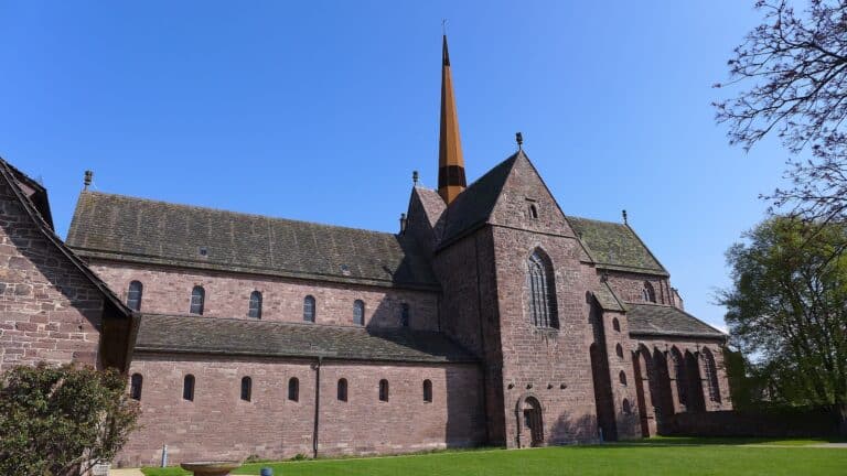 2560px Kirche Amelungsborn Sued 2017 768x432