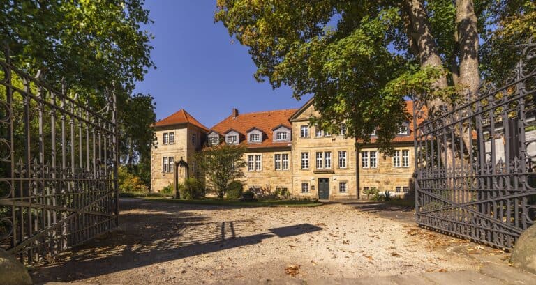 2560px Kloster Barsinghausen 768x409