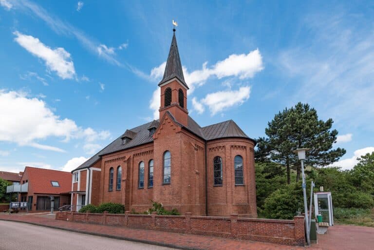 Duenenstrasse Katholische Kirche Juist 20190613 002 768x513