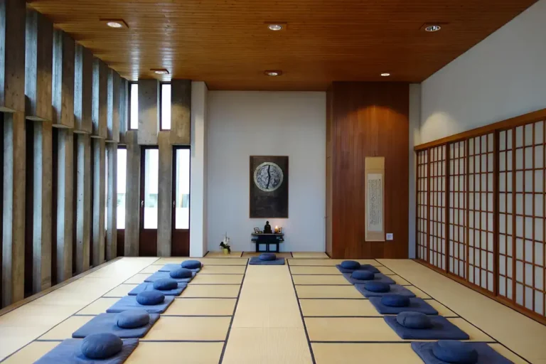 lassalle zendo meditation.jpg 768x512