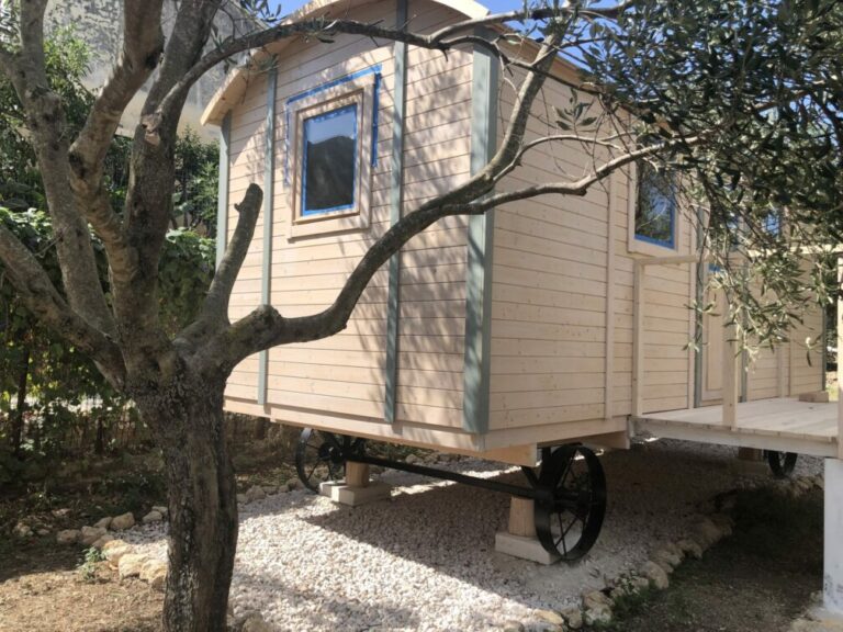 Manto TinyHouse scaled e1649497395986 768x576