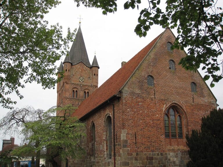 1440px WesterstedeStPetriKirche 768x576