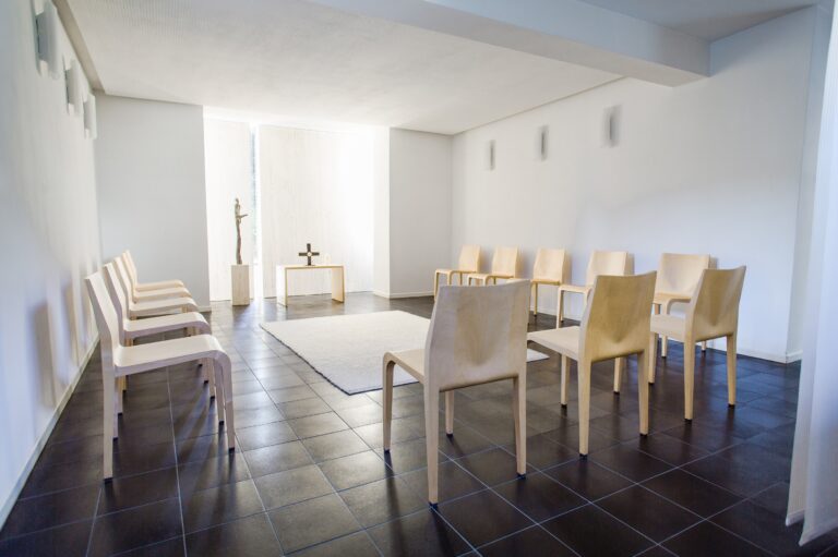 m Haus der Stille Andachtsraum Kapelle 5U3A0466 by Anna Siggelkow 768x511