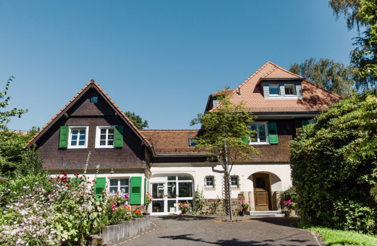 m Haus der Stille Eingang Haupthaus 5U3A9924 by Anna Siggelkow 2 768x502