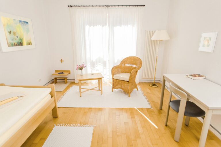 m Haus der Stille Gaestezimmer komplett 039 by Anna Siggelkow 768x512