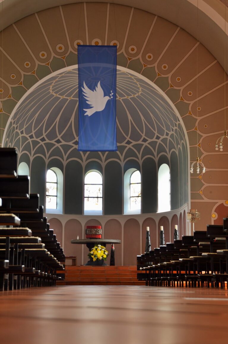 11 Kirchenschiff 768x1155