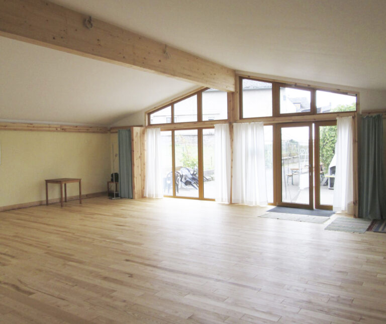 Seminarhaus innen hell 768x645