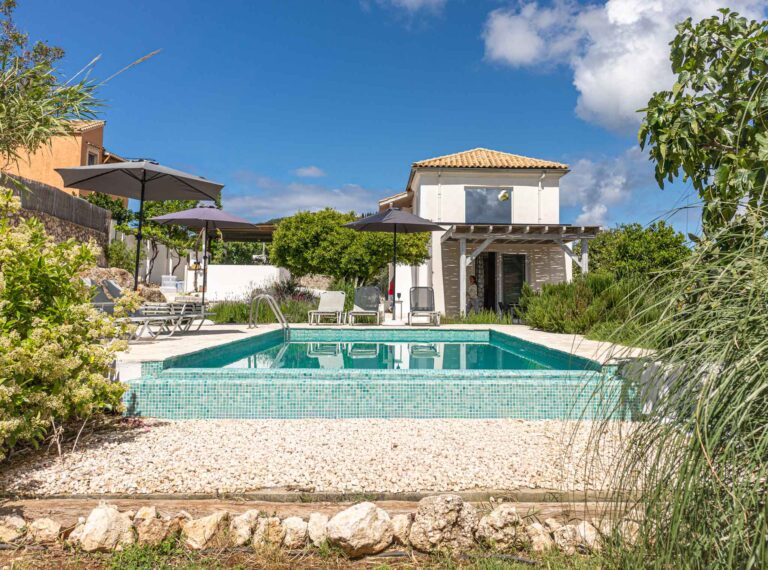02 manto haupthaus pool 768x570
