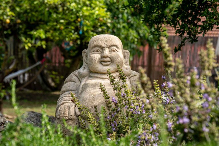 06 manto buddha garten 768x512