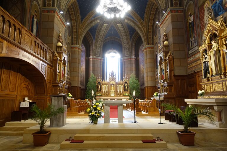 Klosterkirche Altarraum DSC05671  768x512